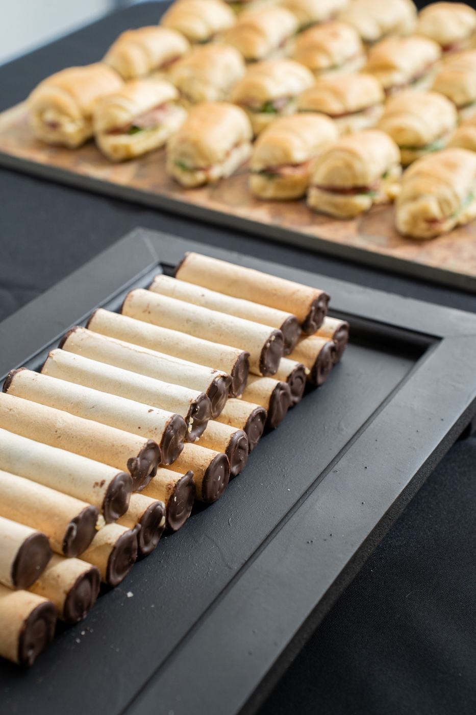 Cigarritos de chocolate y mini croissants