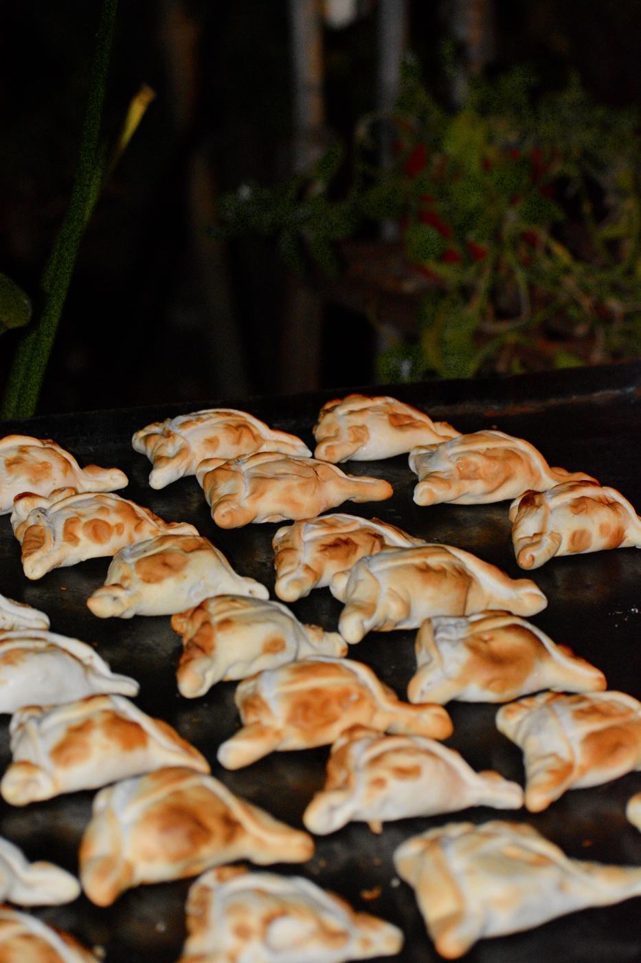 Empanaditas de cóctel recién horneadas